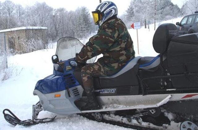Pasieniečiai gydytoją pas ligonę nuvežė sniego rogėmis