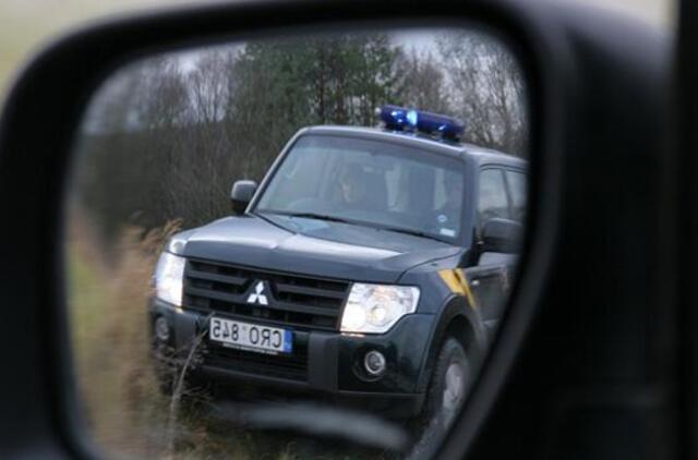Pasieniečiai ir policininkai vaikėsi bėglį
