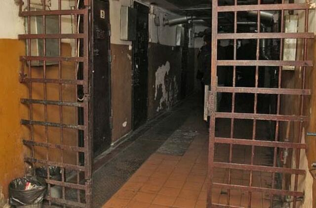 Policijos komisariate pasikorė vyriškis