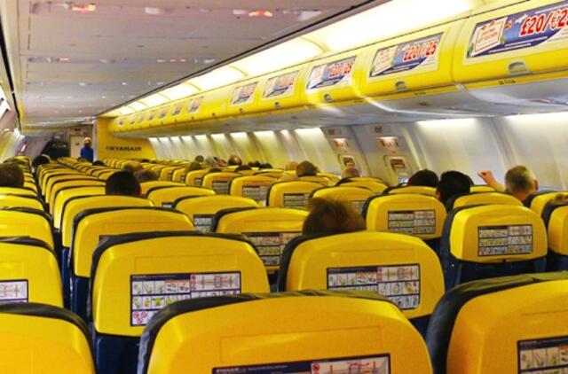 "Ryanair" pelną sumažino blogos oro sąlygos