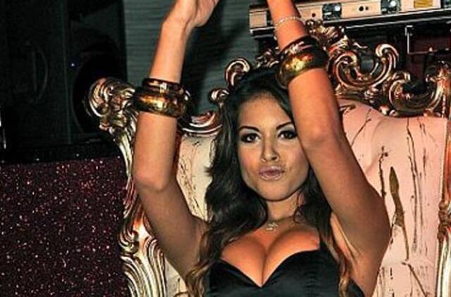 Silvio Berlusconi neigia palaikąs intymius santykius su nepilnamete