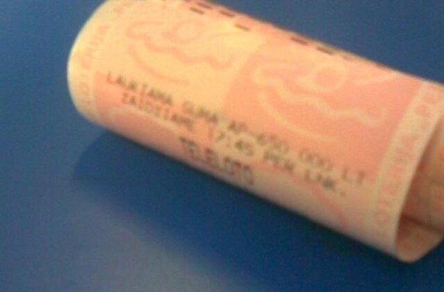 Tarp neteisėtai gabenamų daiktų - ir loterijos bilietų rulonai