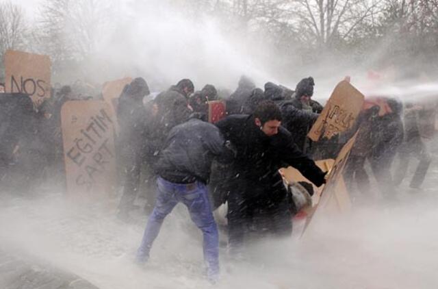 Turkijos sostinėje studentai susirėmė su policija