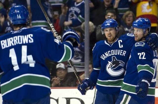 Vankuverio ledo ritulininkai toliau šluoja nuo kelio varžovus