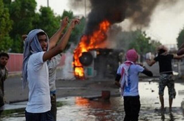 Arabai nerimsta: aukų jau pareikalavo ir protestai Jemene, protestai kyla Alžyre