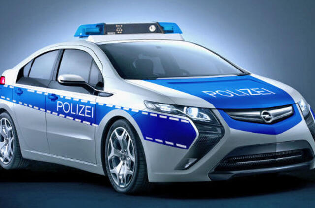 Elektromobiliams peršamas policijos patrulinio transporto vaidmuo