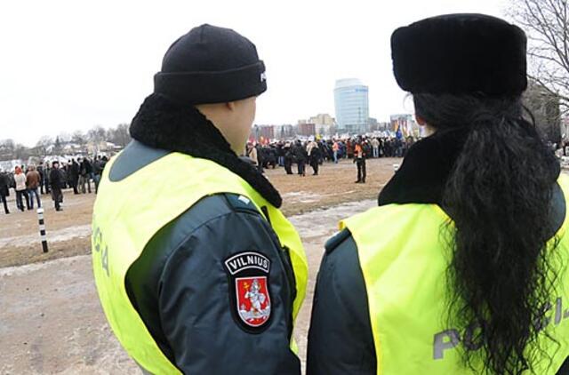 Keistas pasitikėjimas policija