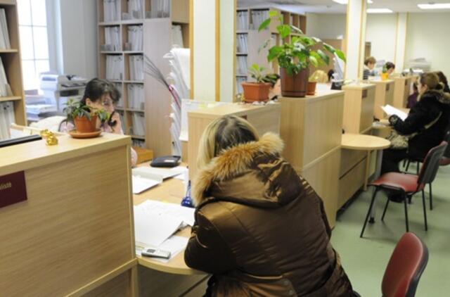 Ministerija teigia, kad savivaldybės turės iš ko didinti atlyginimus socialiniams darbuotojams