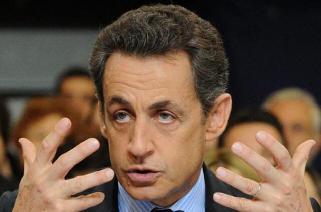Nikolia Sarkozi paragino nedelsiant Libijai pritaikyti sankcijas