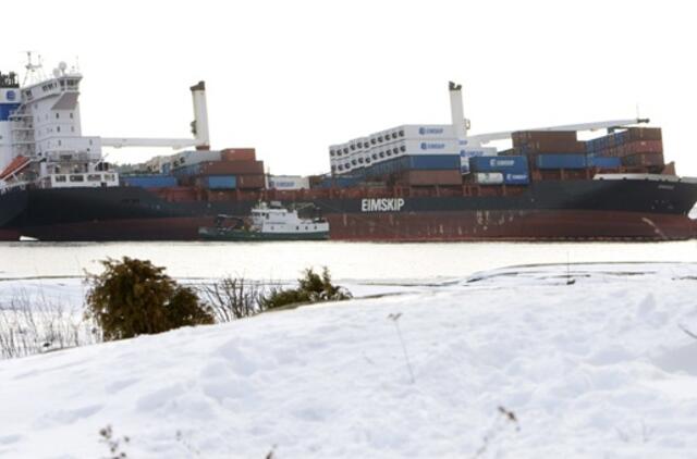 Norvegija: jūrų rezervate renkamas mazutas, tekantis iš islandų laivo