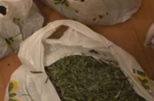 Pora narkotikų pardavinėti nesiliovė