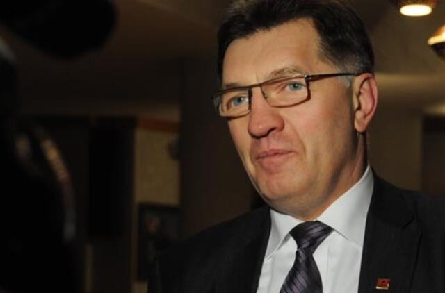 Seimo opozicijos lyderis: kas padeda ūkio ministrui skalbiant jo mundurą?