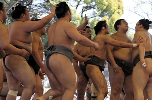 Skandalas Japonijoje - pirmą kartą sumo istorijoje atšauktas turnyras