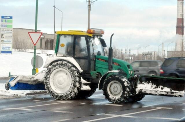 Turintieji automobilio vairuotojo pažymėjimą gali vairuoti ir traktorių