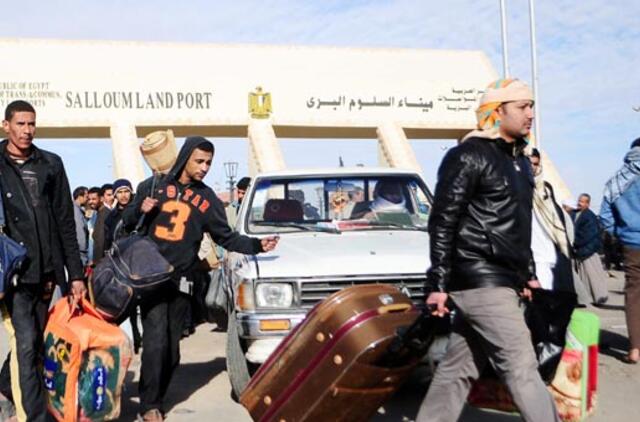 Užsieniečiai sprunka iš neramumų krečiamos Libijos