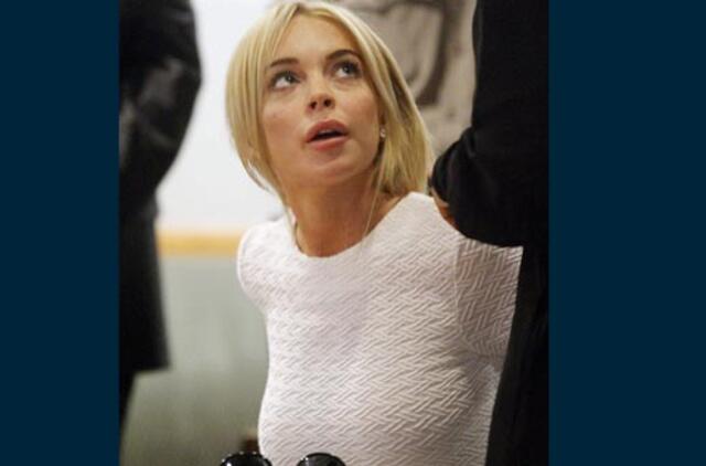 Vagyste kaltinama Lindsay Lohan teisme neigė savo kaltę