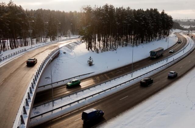 Vairuotojams: šalies keliai sausi, eismo sąlygos neblogos