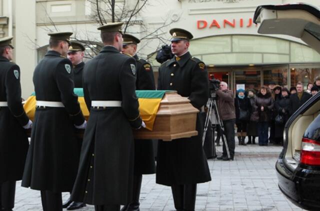 Vilniuje pašarvotas poetas Justinas Marcinkevičius