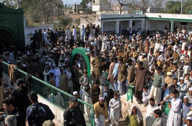 Pakistane per išpuolį mečetėje žuvo mažiausiai devyni žmonės