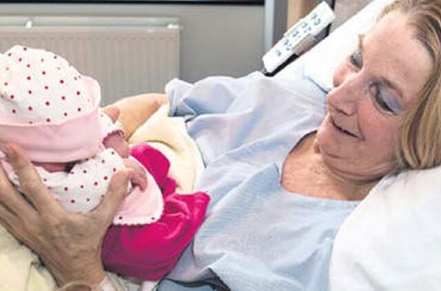 63 metų olandė susilaukė dukrelės