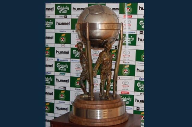 Atkurtas istorinis Baltijos futbolo taurės trofėjus