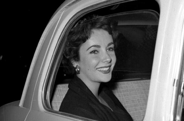 Aukcione bus parduoti septyniolikmetės Elizabet Teilor meilės laiškai