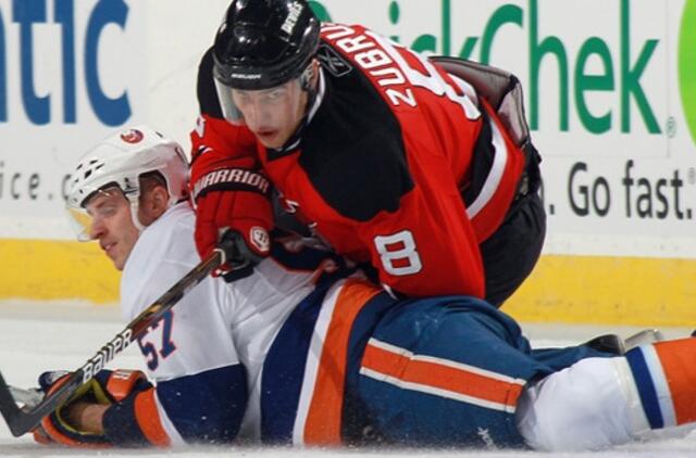 Dainius Zubrus atliko rezultatyvų perdavimą