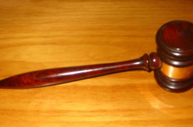 Darbe neblaivus pasirodęs teisėjas atsiprašo už savo elgesį