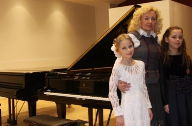 Jaunosios Kretingos pianistės puikiai pasirodė tarptautiniame konkurse