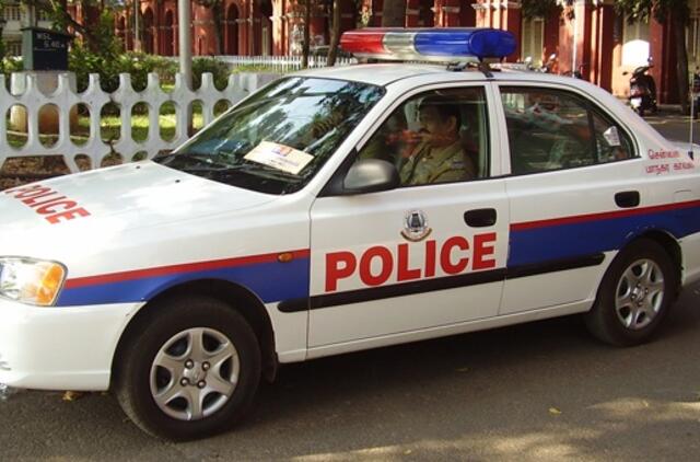 Kad gautų ordiną už narsą, policininkas Indijoje pašovė pats save