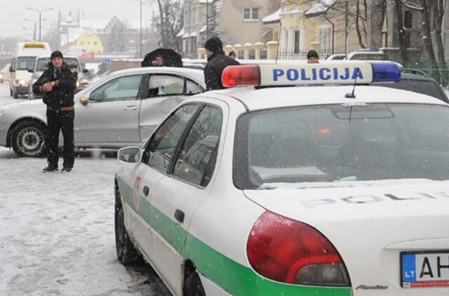 Nedidelius eismo taisyklių pažeidimus pateisina 7 iš 10 vairuotojų