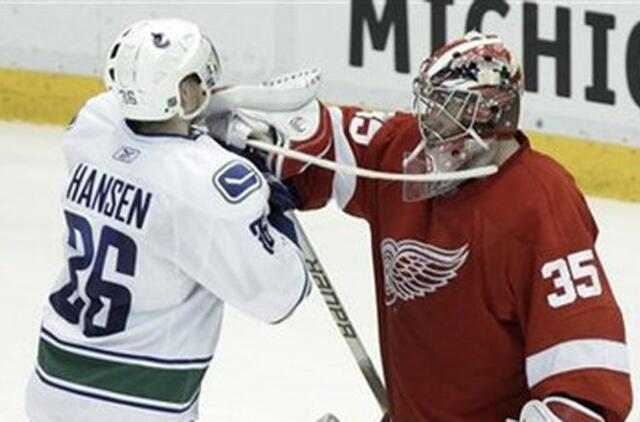 NHL lyderiai šventė pergalę Detroite