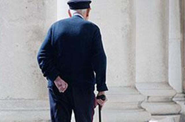 Pensininkas prisipažįsta tvirkinęs mažametę