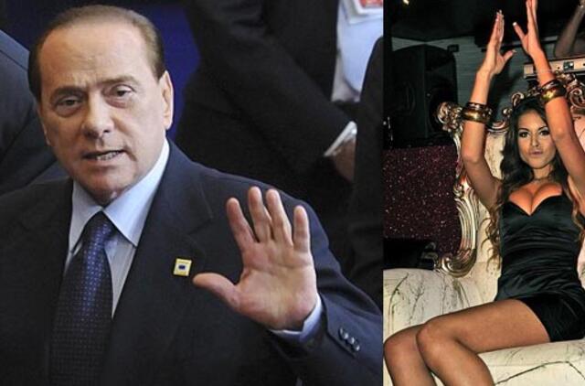 Prokurorai kaltina Silvijų Berluskonį 13 kartų mokėjus nepilnametei prostitutei