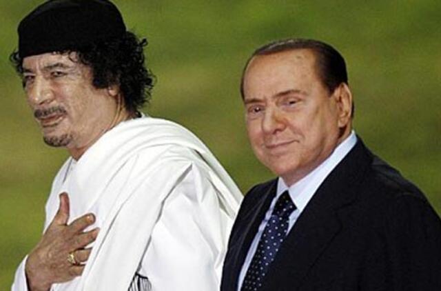 Silvijus Berluskonis Libijos diktatoriui padėjo prostitutėmis