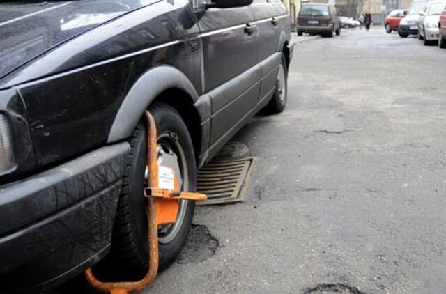 Sostinėje atsisakoma automobilių ratų blokavimo