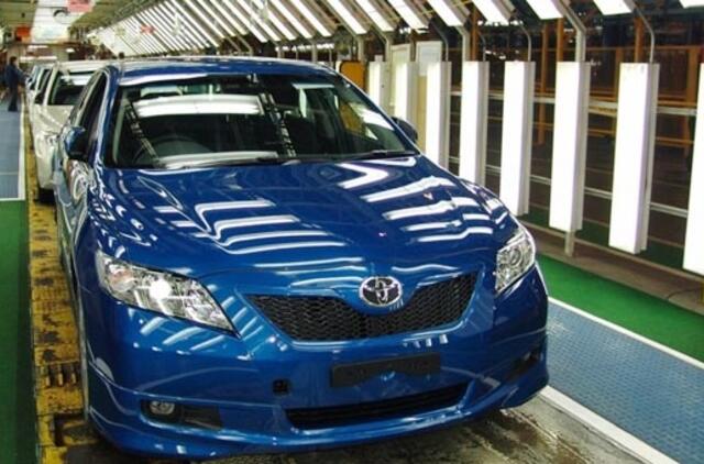 "Toyota" mažina gamybos apimtis JAV ir Kanadoje