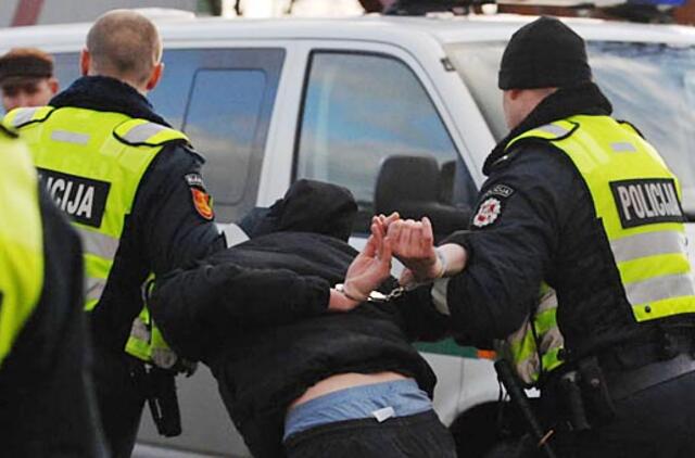 Uniforma - priedanga smurtautojui?