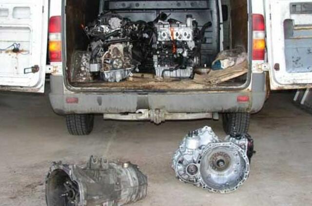 Baltarusio automobilyje rastas vogtas variklis