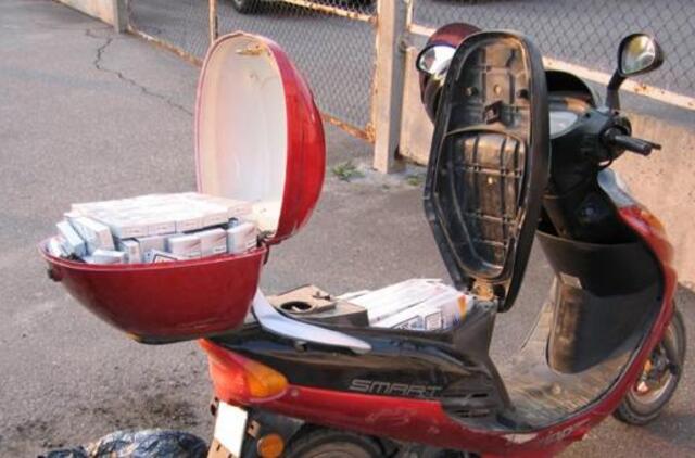 Kontrabandinės cigaretės gabenamos ir motoroleriais