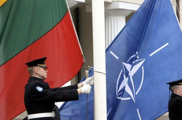 Lietuva turėtų skirti daugiau pinigų krašto apsaugai, kad įtiktų NATO