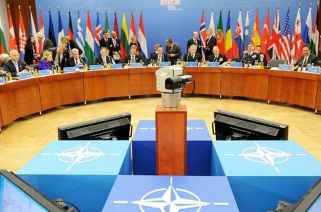 NATO tęs antskrydžius Libijoje "tiek, kiek reikės"