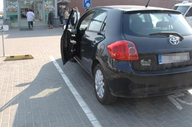 Neįgaliųjų automobilių statymo kortelę galės naudoti daugiau žmonių