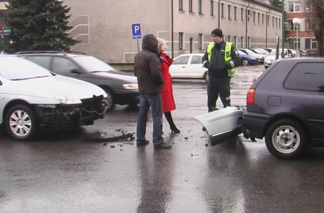 Sąmyšį sankryžoje sukėlusi vairuotoja spruko