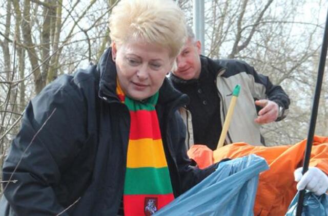 Šiukšles rinko ir Prezidentė