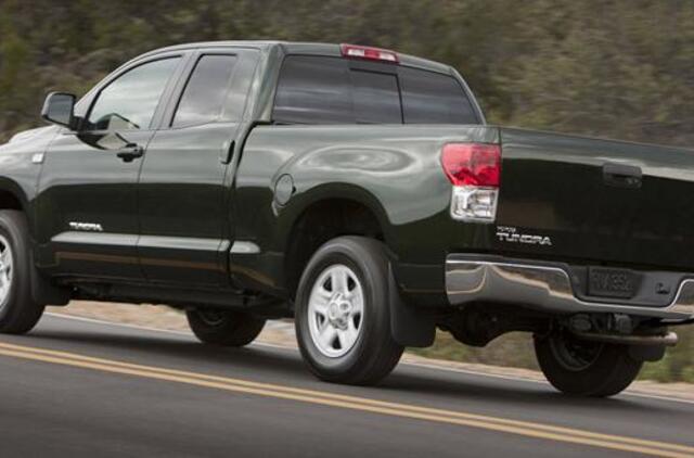 "Toyota" atšaukia 51 tūkst. "Tundra" pikapų dėl galimo kardaninio veleno defekto
