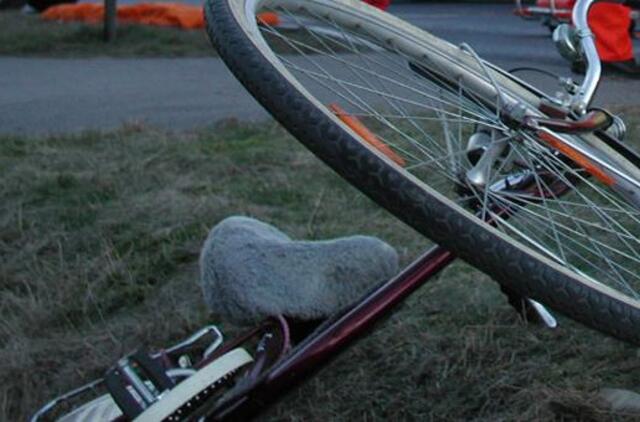 Žuvo partrenktas dviratininkas