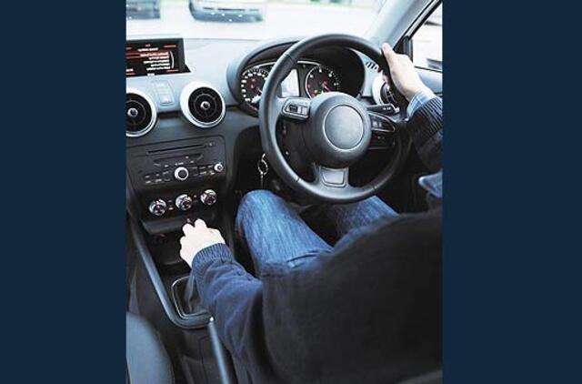 Anglijoje už automobilio vairo neblaivus sulaikytas devynmetis