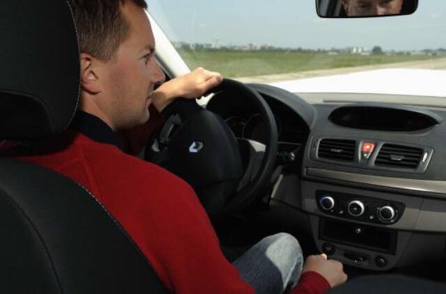 Automobilis negali nugalėti traukinio