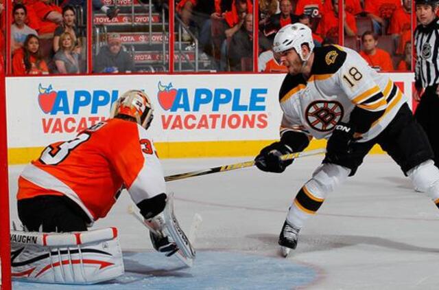 "Boston Bruins" konferencijos pusfinalyje pirmauja 2-0